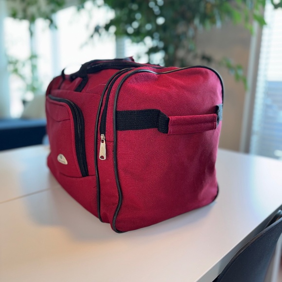 Samsonite Duffel Gym Bag / Weekender in Red, 2006 Classic Monte Carlo 2 edition - Picture 3 of 15